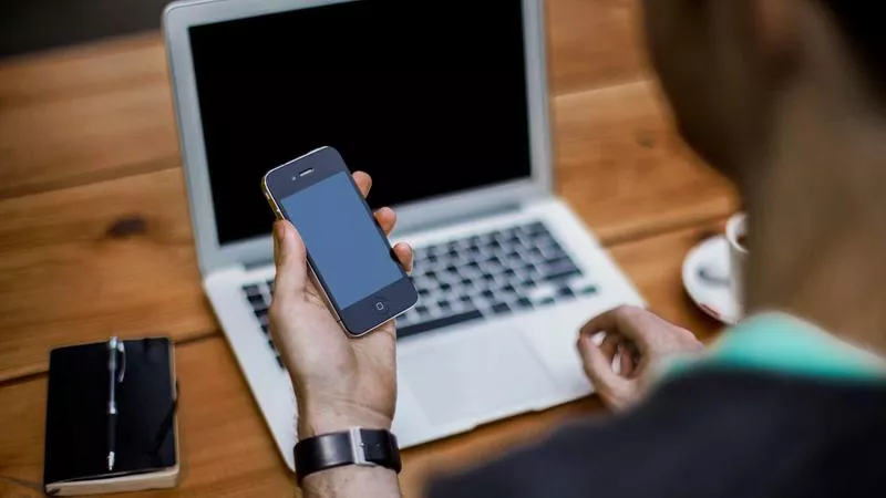 Hiệu Suất và Công Nghệ: Sự Khác Biệt Trong Thiết Kế Màn Hình