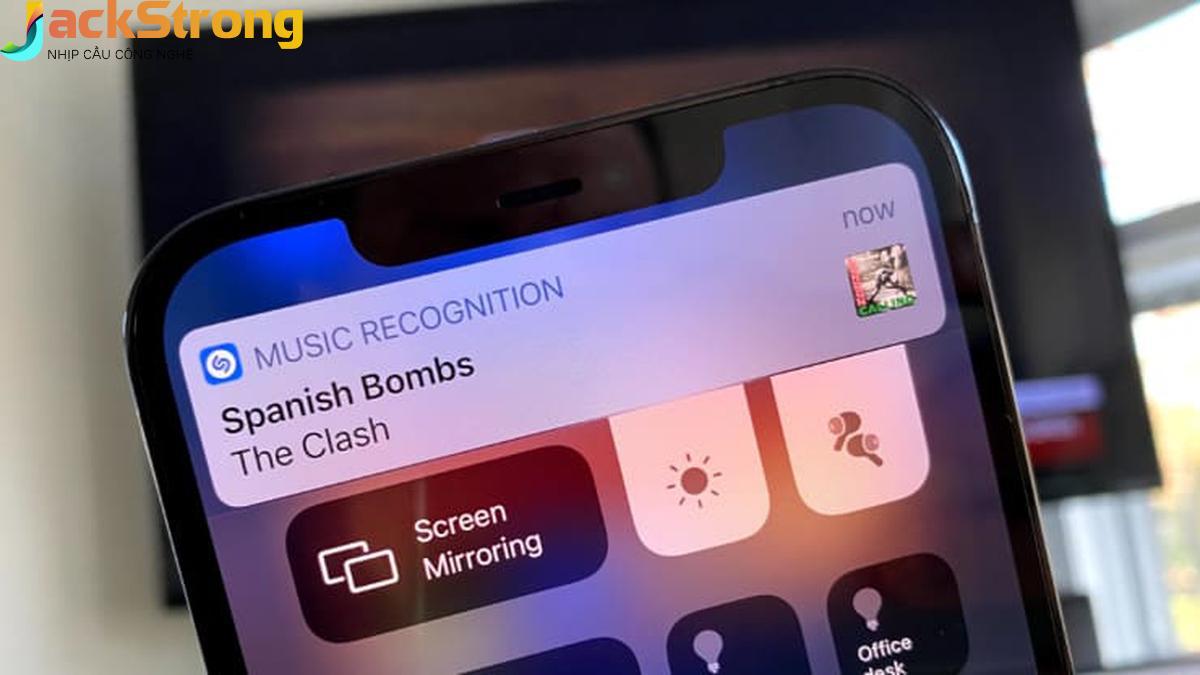So Sánh Ưu Nhược Điểm: Tính Năng Shazam Tích Hợp So Với Ứng Dụng Độc Lập