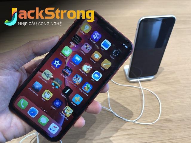 Doanh Thu iPhone: Con Dao Hai Lưỡi Của Apple