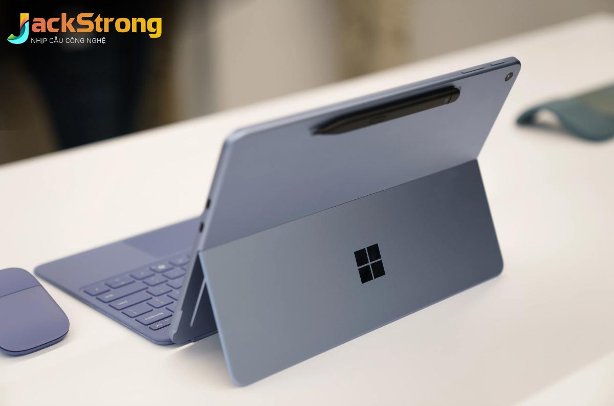 Thay Đổi Đáng Chú Ý: Loại Bỏ Cổng Surface Connect, Ưu Tiên USB-C