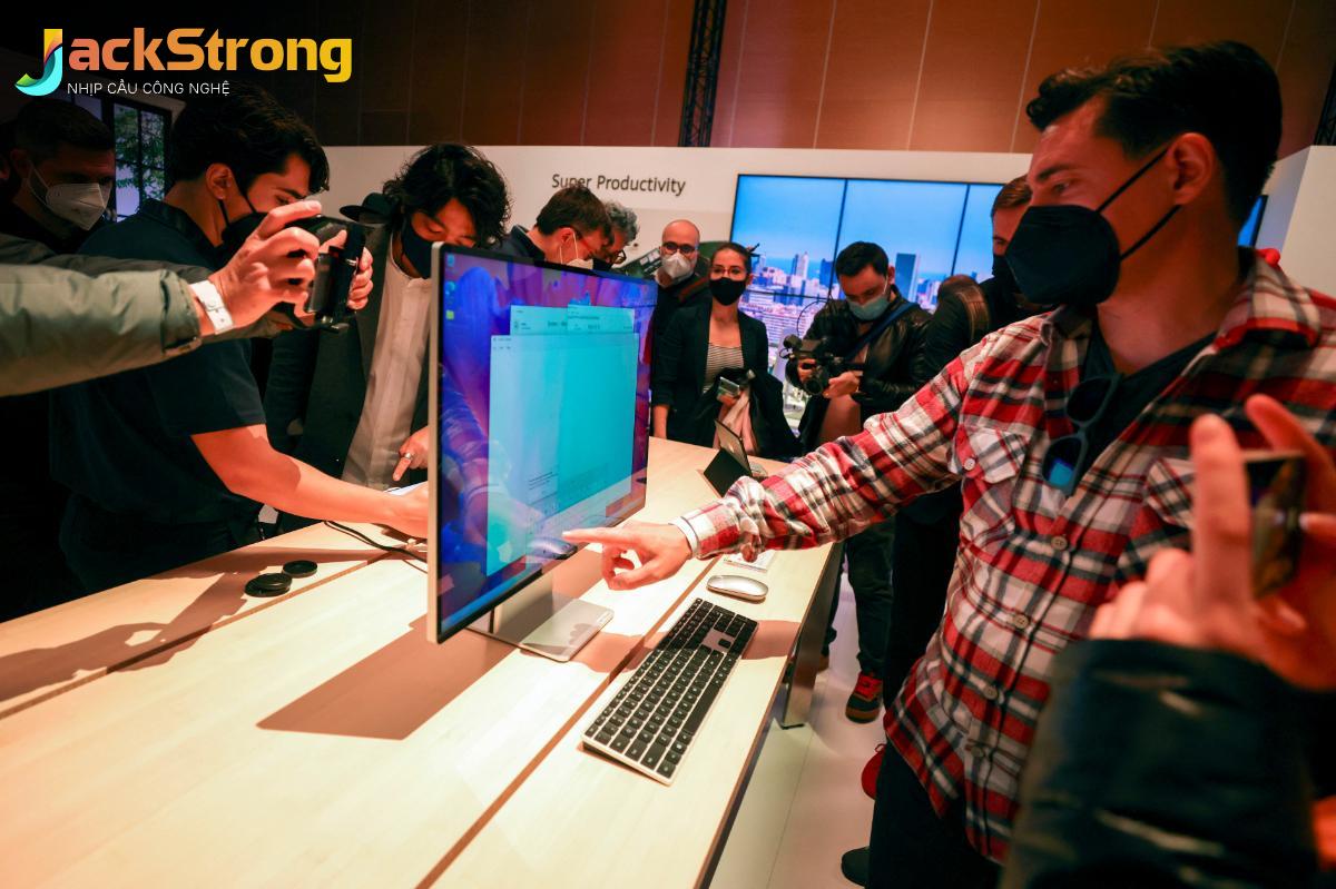 Giá TV Ngày Càng Rẻ: Xu Hướng Tất Yếu Của Thị Trường