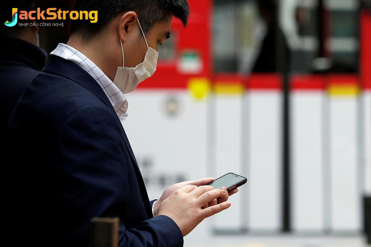 Ai Nên Sử Dụng Miếng Dán Màn Hình Riêng Tư?