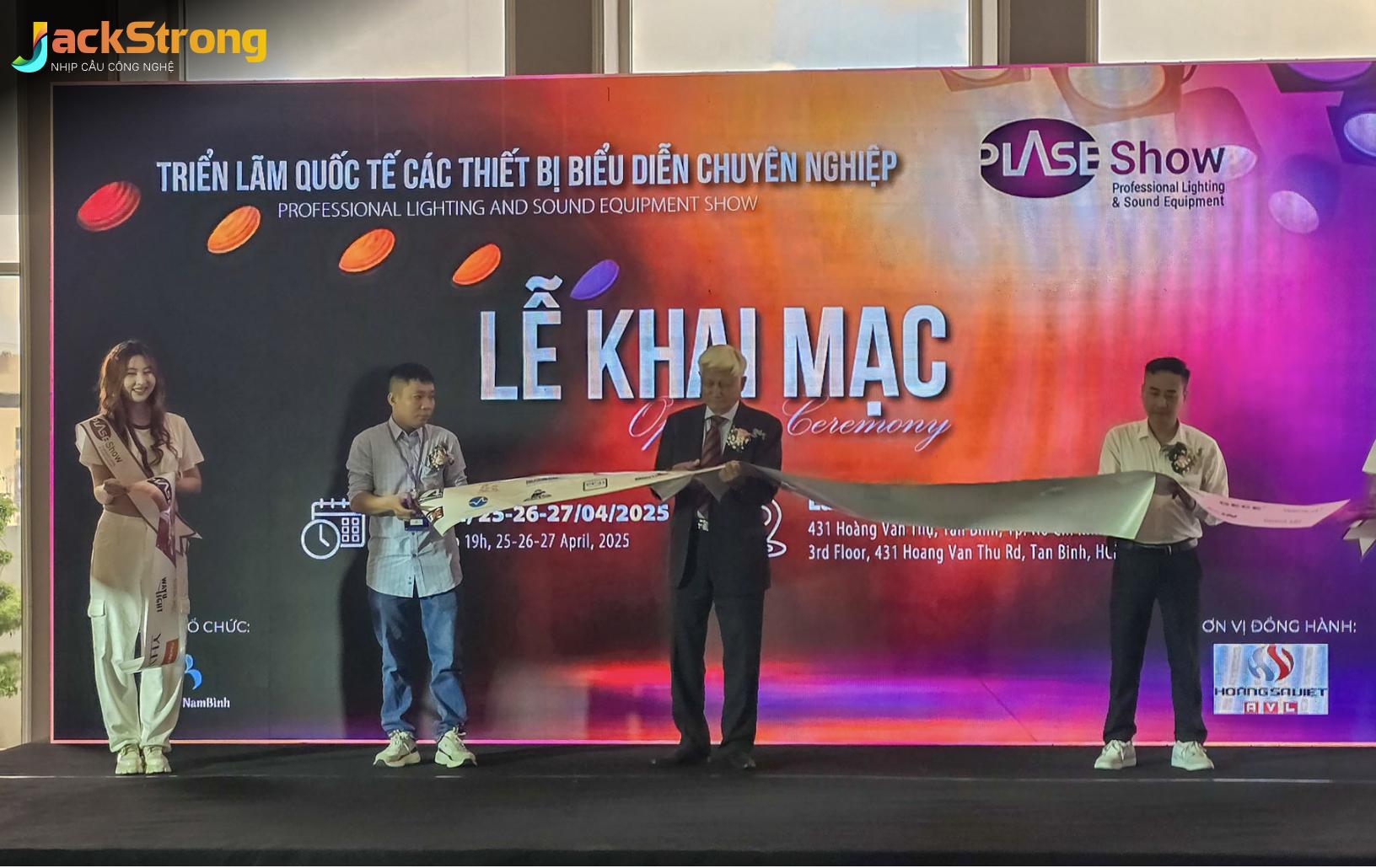 Trải Nghiệm Âm Nhạc Độc Đáo Và Chuyên Nghiệp Tại PLASE Show 2025