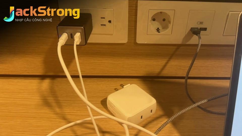 Có Nên Rút Ổ Cắm USB Khi Không Sử Dụng? Lời Khuyên Từ Chuyên Gia